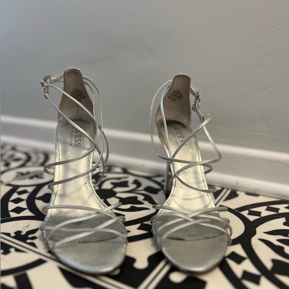 SILVER GUESS HEELS - Picture 5 of 5